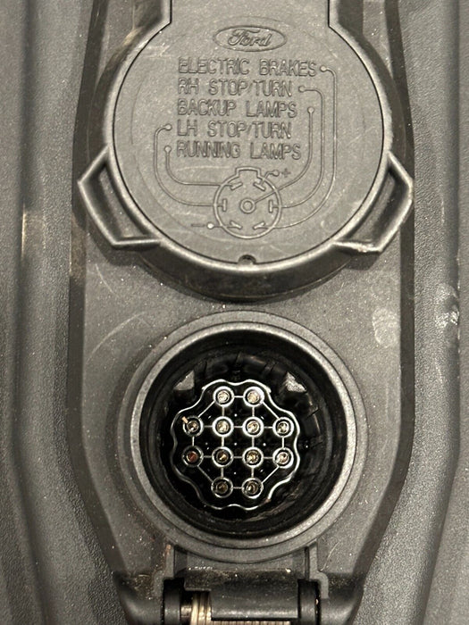 2017-2022 FORD F250F350 F450 GOOSNECK HITCH TRAILER BED PLUG OEM LC3T-14A485-AB