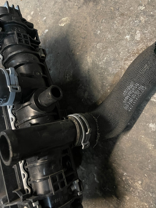 2017 AUDI R8 V10 FRONT RIGHT RADIATOR A/C CONDENSER 4S0816411 4S0121252B ~BENT~