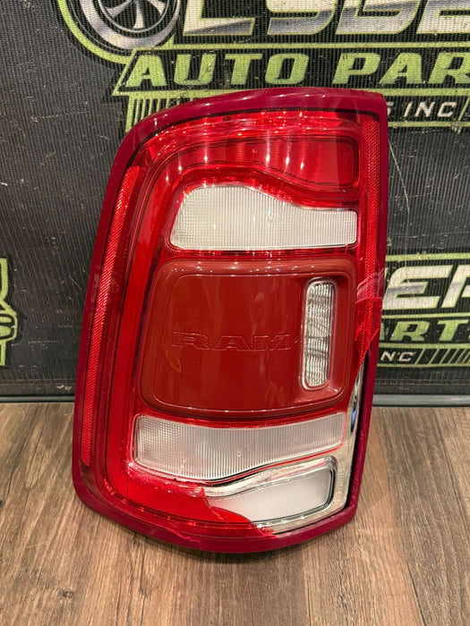 2022 DODGE RAM 2500 3500 DRIVER LEFT LED TAIL LIGHT OEM *DAMAGED 4*