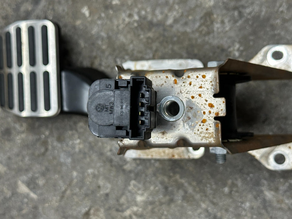 2014 Audi R8 SPYDER BRAKE PEDAL BOX ASSEMBLY 423 723 057 F 2008 - 2015 OEM