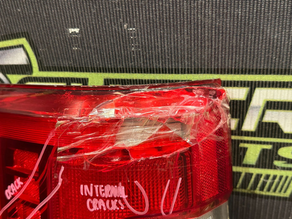 2017-2019 FORD F250 F350 F450 LEFT LED TAIL LIGHT OEM *DAMAGED/READ*