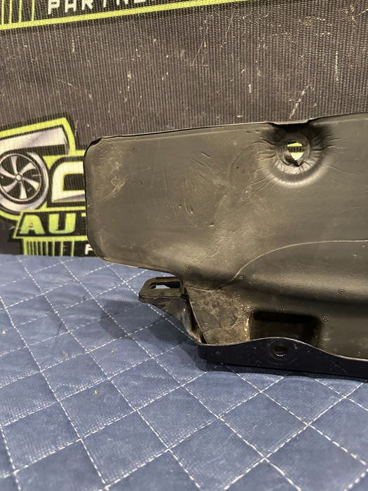 2014 AUDI R8 OEM DRIVER LEFT FENDER GARNISH PANEL TRIM W/ BRACKET & FOAM