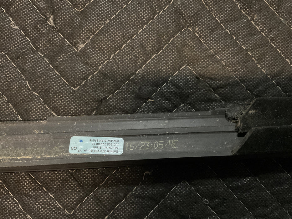 2017 MERCEDES C63 AMG COUPE RIGHT PASSENGER FRONT DOOR WINDOW BELT MOLDING OEM
