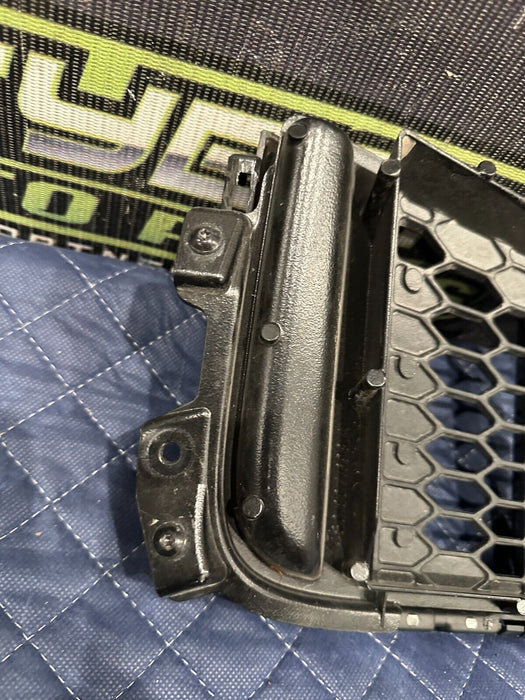 2018 AUDI R8 PLUS SPYDER REAR RIGHT BUMPER GRILLE VENT OEM 4S0 807 698 A