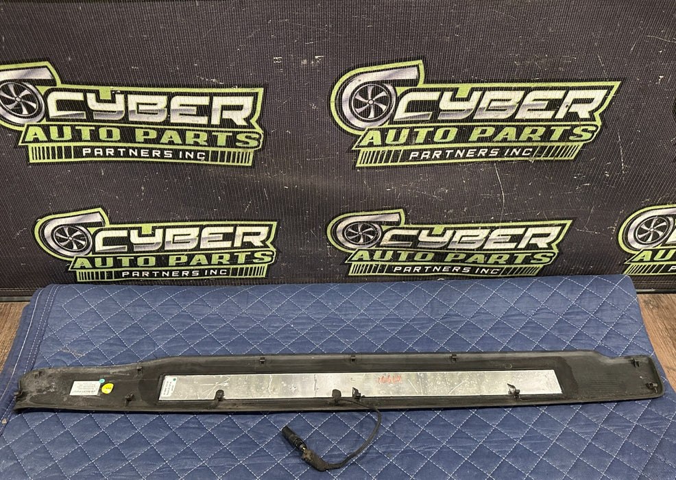 2014 AUDI R8 FRONT LEFT DRIVER ILLUMINATED KICK SCUFF SILL PLATE OEM *BURN*