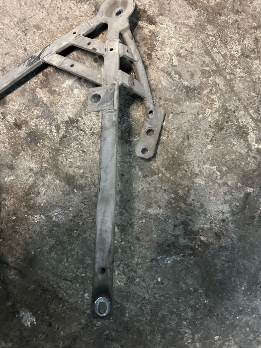 2020 BMW M4 REAR RIGHT SUSPENSION BRACKET OEM 67228464607