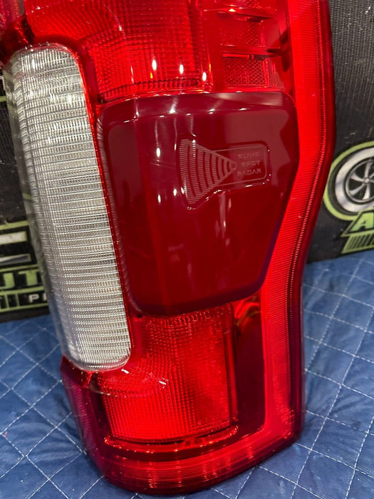 2017-2019 FORD F250 F350 F450 PASSENGER RIGHT BLISS LED TAIL LIGHT OEM ~MINT~