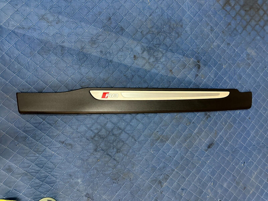 2014 AUDI R8 FRONT PASSENGER RIGHT KICK SCUFF SILL PLATE OEM