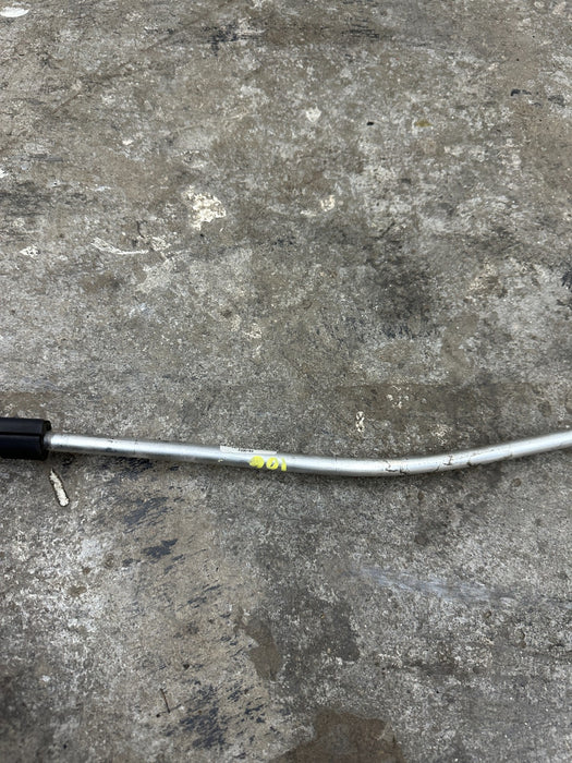 2014 AUDI R8 5.2L V10 CENTER VENT TUBE BREATHER LINE 420 121 465 A