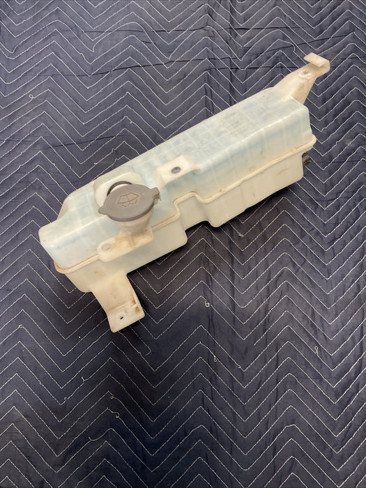 2016-2019 NISSAN TITAN XD 5.0 CUMMINS DIESEL WINDSHIELD WASHER TANK OEM