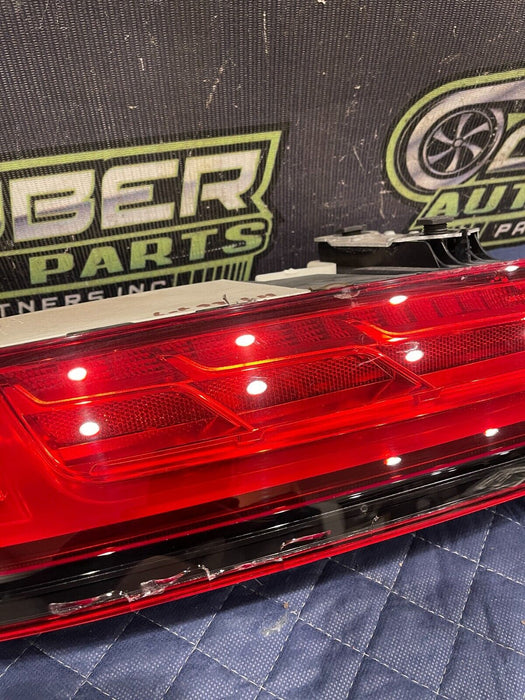 2021 AUDI R8 LEFT DRIVER TAIL LIGHT OEM 4S0 945 096 A ~MINOR CRACK!!!~