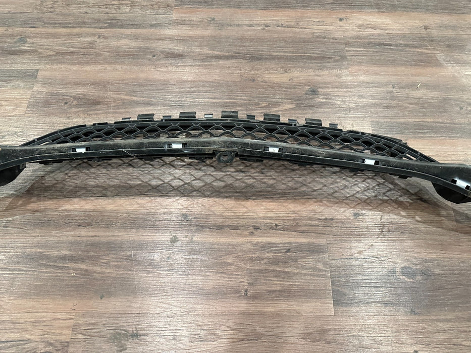 2017 MERCEDES-BENZ C63 AMG CONV FRONT BUMPER LOWER GRILLE OEM *2 BROKEN TABS*