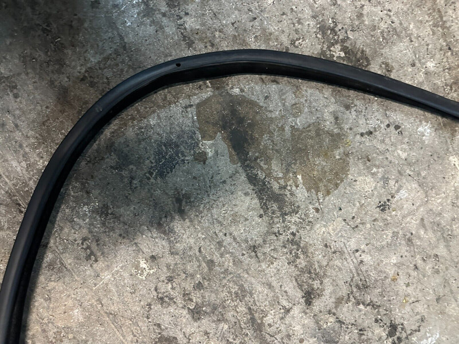 2020 BMW M4 F82 FRONT LEFT DOOR WEATHERSTRIP SEAL OEM