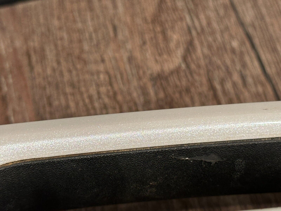 2017 FORD F250 F350 FRONT RIGHT DOOR HANDLE METALLIC WHITE (UG) ~MINOR WEAR~