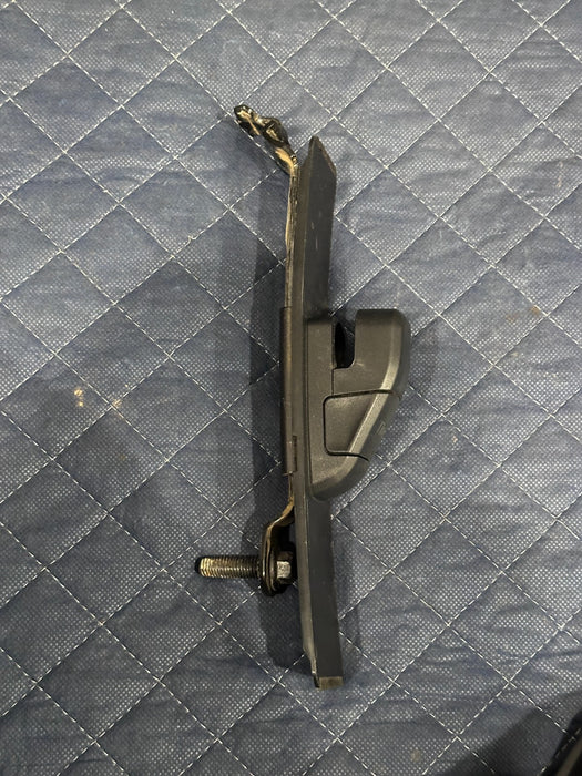 2017 FORD F250 F350 F450 LARIAT RIGHT SEATBELT ADJUSTER BRACKET BLACK ~WEAR ~