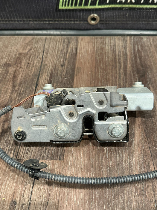 2017 AUDI R8 REAR LOCK LID LATCH OEM 4S7 813 453
