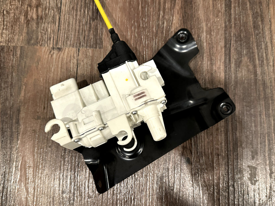 2020 BMW M8 COMP F93 FRONT RIGHT DOOR LOCK LATCH ACTUATOR MOTOR OEM 51217477702