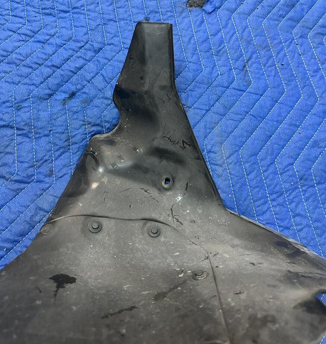 2017 AUDI R8 5.2L V10 FRONT LEFT DRIVER AIR DUCT GUIDE 4S0121705A