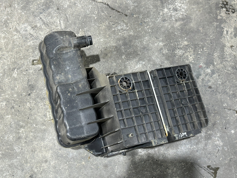 2017-2019 FORD F250 F350 F450 LEFT BATTERY TRAY HOLDER W RESERVOIR OEM