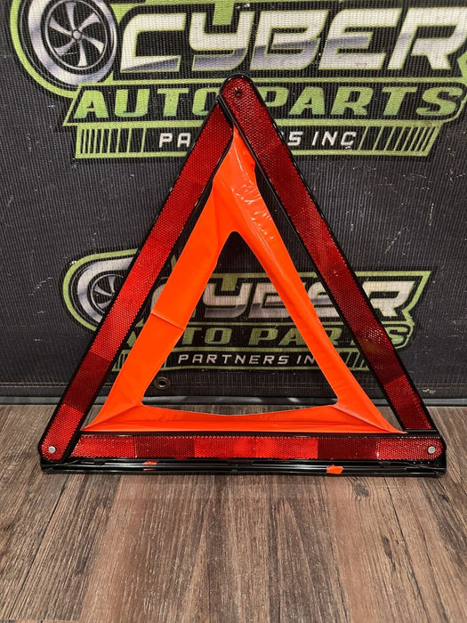 2021 AUDI R8 EMERGENCY WARNING TRIANGLE W CASE OEM 8K0 860 251 B
