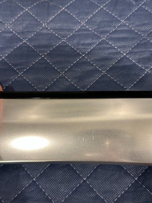 2014 AUDI R8 SPYDER RIGHT WINDSHIELD PILLAR MOLDING TRIM 427 853 266 D ~FLAW~