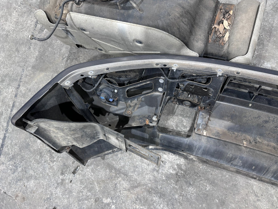 2017 NISSAN TITAN XD FRONT BUMPER WITH FOG LIGHTS OEM *SLIGHT DENT/WEAR 8-9*