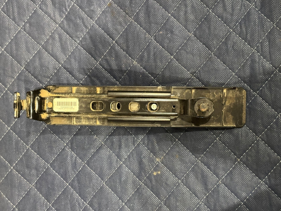 2017 FORD F250 F350 F450 LARIAT RIGHT SEATBELT ADJUSTER BRACKET BLACK ~WEAR ~