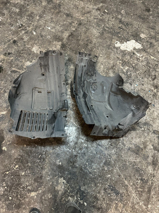 2020 BMW M4 F82 FRONT PASSENGER RIGHT FENDER LINER SET