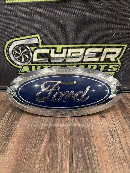 2017-2019 FORD 350 F450 FRONT GRILLE EMBLEM W CAMERA ASSEMBLY OEM *NORMAL WEAR*