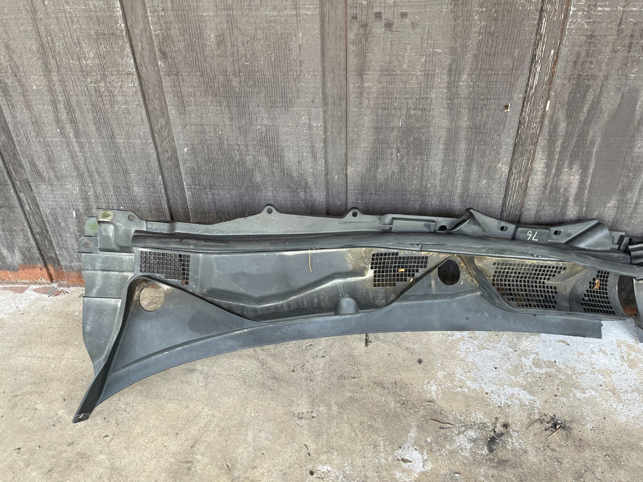 2011 NISSAN 370Z WINDSHIELD WIPER COWL ASSY OEM 2009-2020