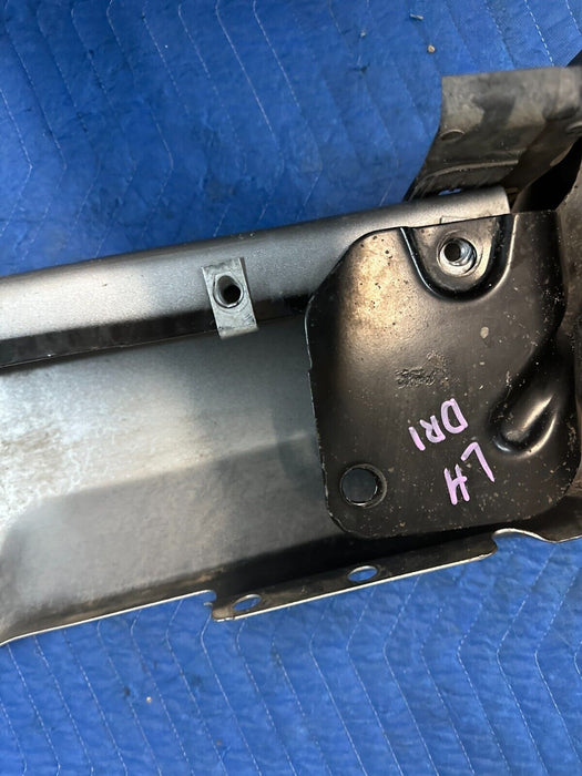 2017 2022 FORD F250 F350 REAR LEFT BUMPER CORNER (JS) ICONIC SILVER ~SCRATCHES~