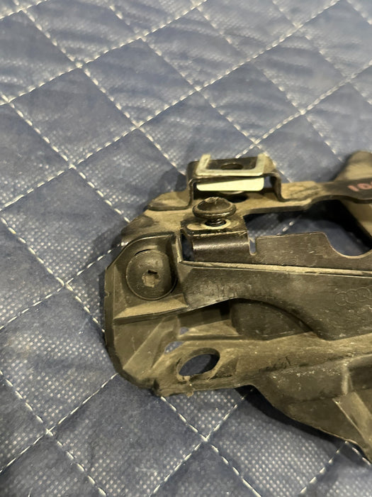 2014 AUDI R8 FRONT PASSENGER RIGHT MOUNT SUPPORT BUMPER BRACKETS 420 807 184 A