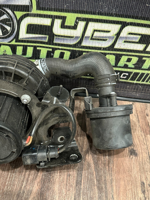 2017 AUDI R8 RIGHT SECONDARY AIR INJECTION PUMP OEM 4S0 906 601