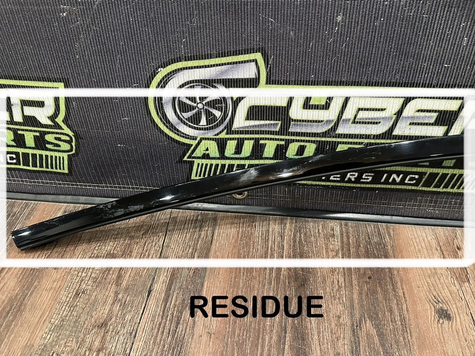 2020 BMW M4 F82 FRONT RIGHT DOOR WINDOW FRAME MOULDING OEM