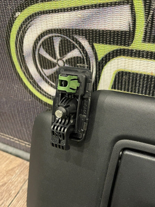 2015 MERCEDES BENZ C63S AMG FRONT LEFT RIGHT SUN VISOR / SUN BLOCKERS OEM *DENT*