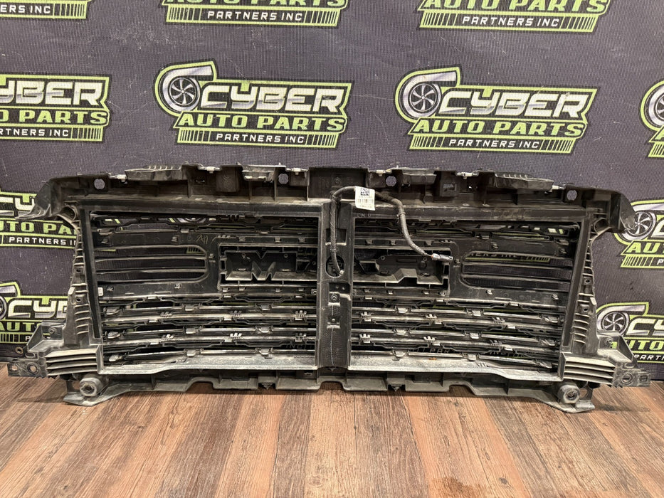 2022 DODGE RAM 2500 CHROME GRILLE WITH CAMERA OEM *MINOR WEAR 12-15*