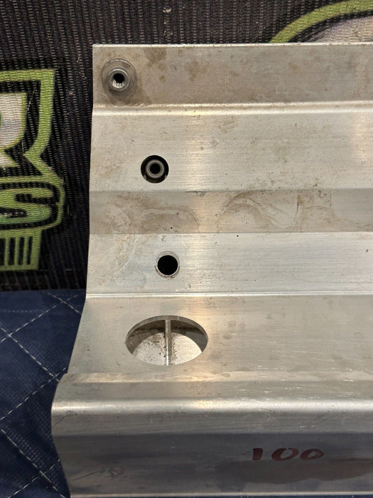 2018 AUDI R8 REAR MIDDLE LOWER FRAME BAR BRACKET 4T0 813 483 B