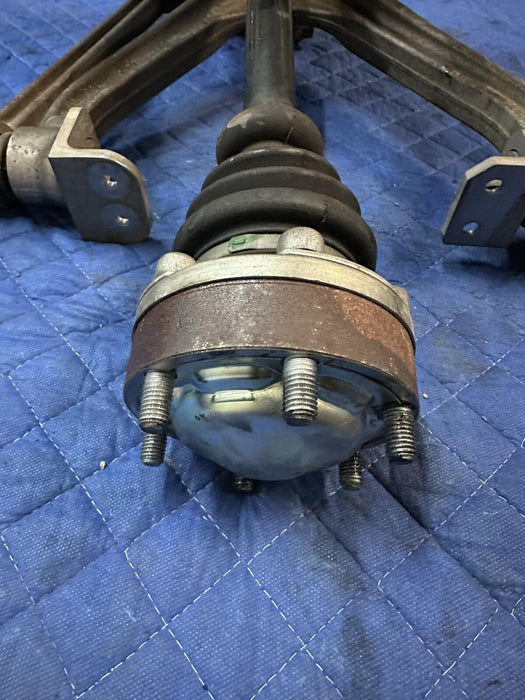 2012 AUDI R8 4.2L V8 OEM REAR LEFT DRIVER SUSPENSION KNUCKLE CONTROL ARM W/ AXLE