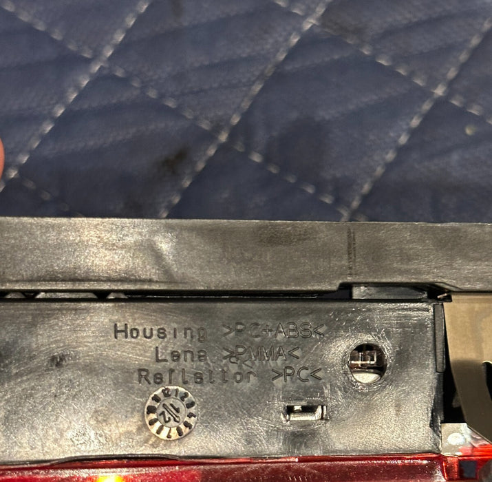 2014 AUDI R8 HIGH MOUNT BRAKE LIGHT LAMP 420 945 097 B OEM