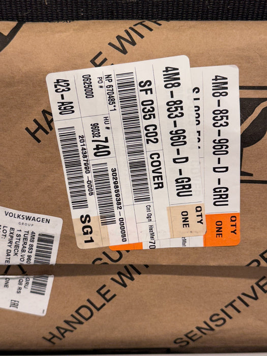 2020 AUDI RS Q8 FRONT RIGHT LOWER DOOR MOLDING CARBON FIBER TRIM OEM 4M8 853 960