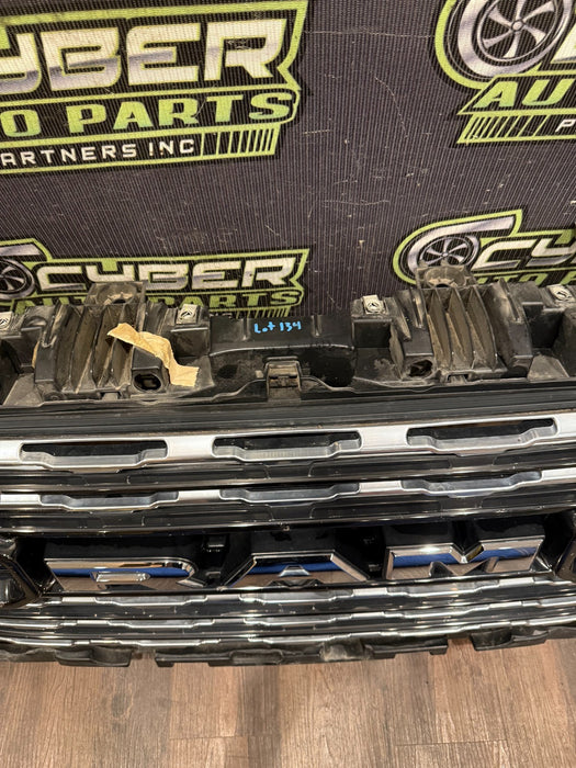 2022 DODGE RAM 2500 CHROME GRILLE WITH CAMERA OEM *MINOR WEAR 12-15*