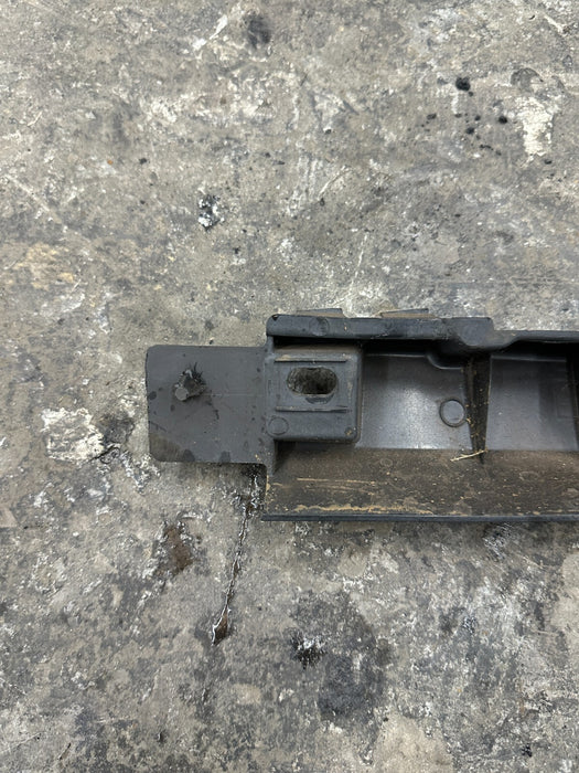 2012 AUDI R8 OEM REAR LEFT DRIVER SIDE SKIRT ROCKER MOUNT BRACKET 420 853 921