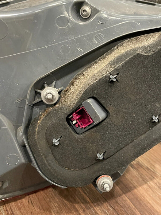 2015 MERCEDES BENZ C63S AMG PASSENGER RIGHT LED TAILIGHT OEM *SCUFFS*