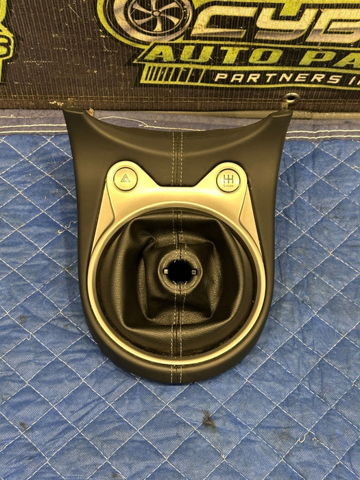 2013 NISSAN 370Z SPORT 6 SPEED MANUAL SHIFTER LEATHER BOOT TRIM ASSEMBLY OEM