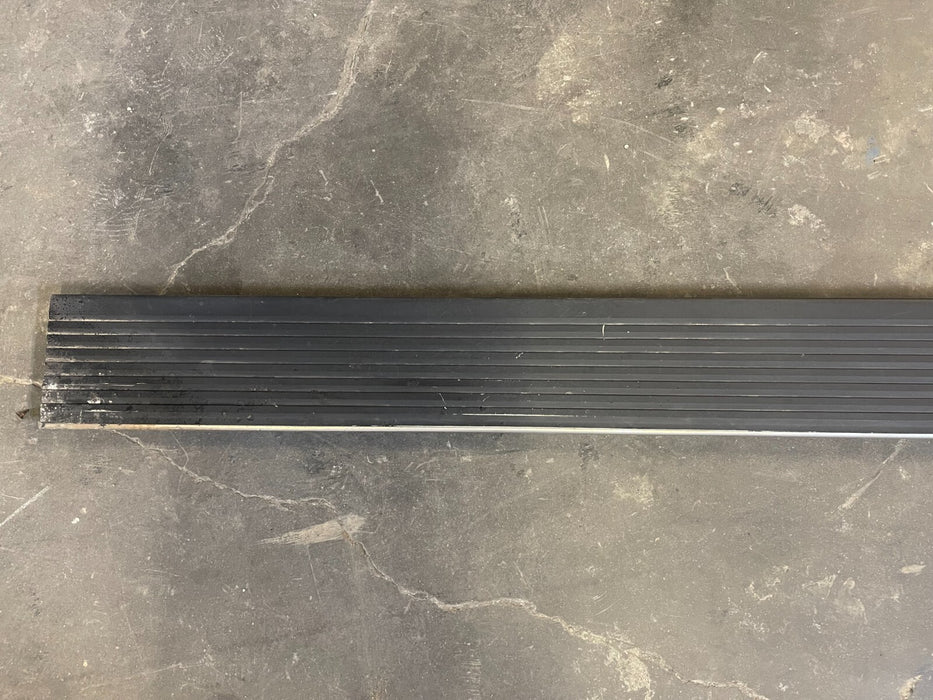 2017-2019 FORD  F350 F450 DRIVER LEFT SIDE RUNNING BOARD ONLY OEM *BURNT*