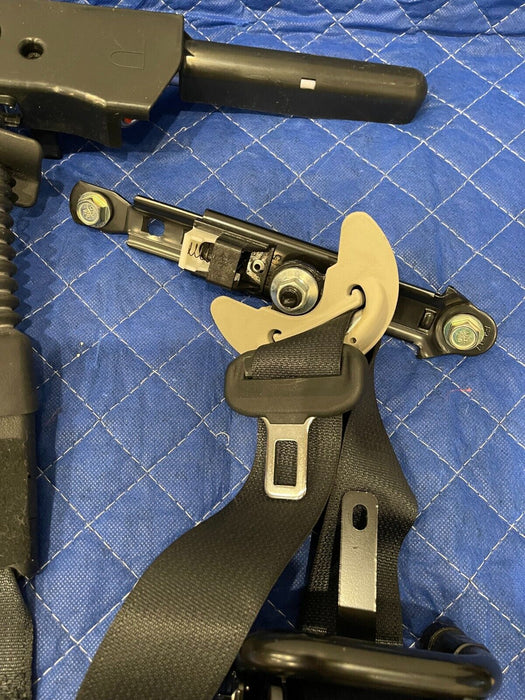 2017 INFINITI Q50 RED SPORT FRONT LEFT & RIGHT SEATBELTS OEM (2)