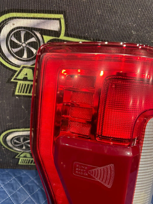 2017-2019 FORD F250 F350 F450 DRIVER LEFT BLISS LED TAIL LIGHT OEM *CRACKED* K