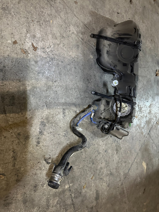 2020 BMW M4 F82 OEM FUEL GAS RESERVOIR CANISTER TANK W/ FILLER NECK