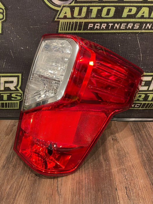 2016-19 NISSAN TITAN/XD PASSENGER RIGHT HALOGEN TAILIGHT OEM 26550 EZ20D *READ*