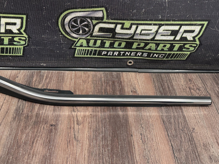 2017-2019 FORD F250 F350 F450 FRONT RIGHT CHROME DOOR WINDOW BELT OEM